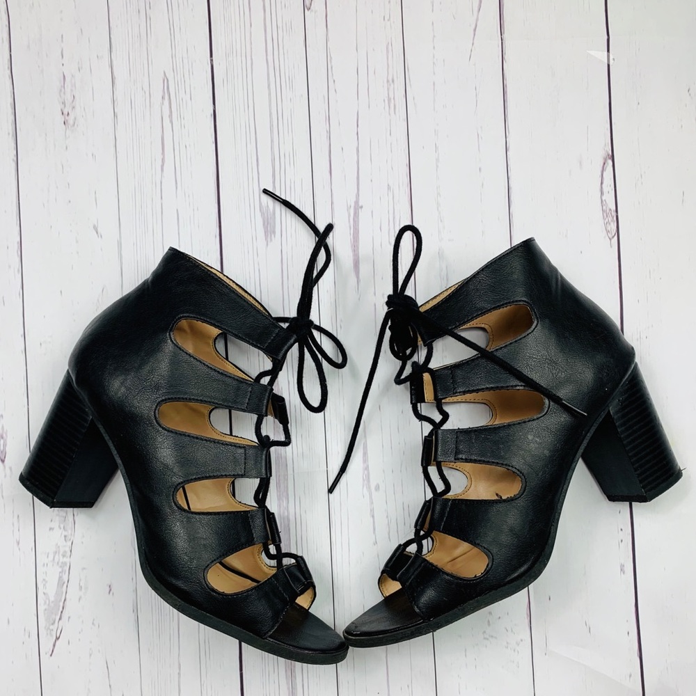Black laced shoes size 8